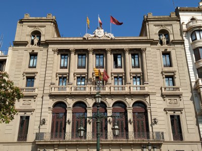 La façana de l'Ajuntament de Lleida des de l'avinguda de Blondel..