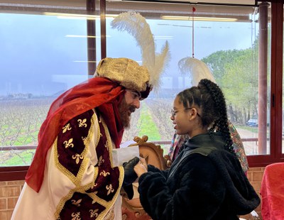 Nens i nenes de totes les edats han volgut donar la seva carta al Camarlenc.