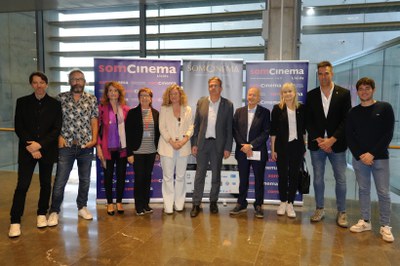 Les autoritats amb l'equip de la pel·lícula inaugural Beach House..