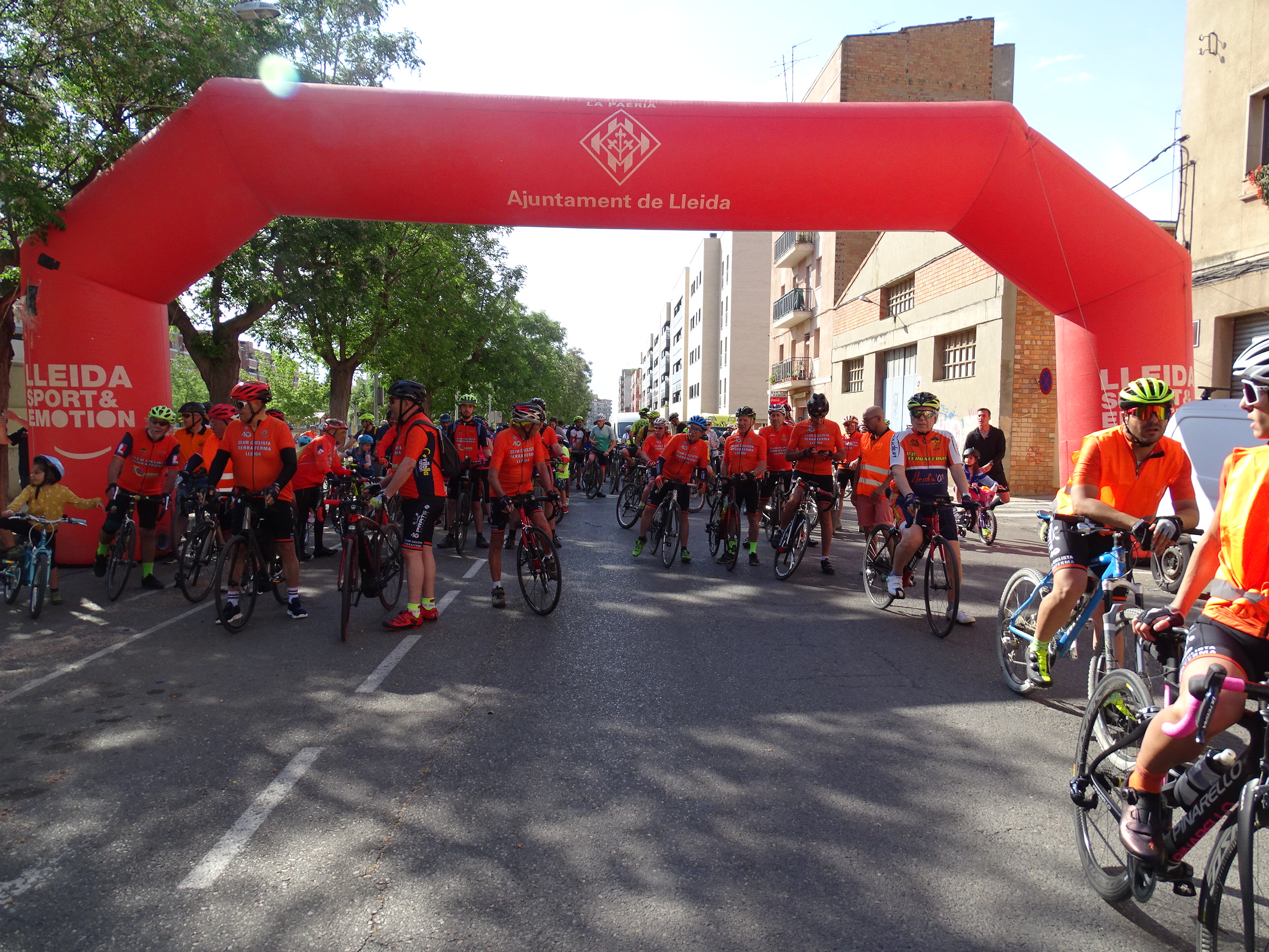 Participants de la Pedalada Popular Terraferma