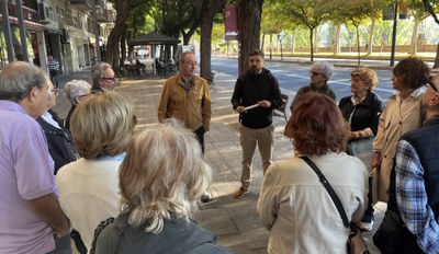 El tinent d'alcalde Carlos Enjuanes ha agraït la participació del col·lectiu sènior en el taller per avaluar el servei de transport urbà..