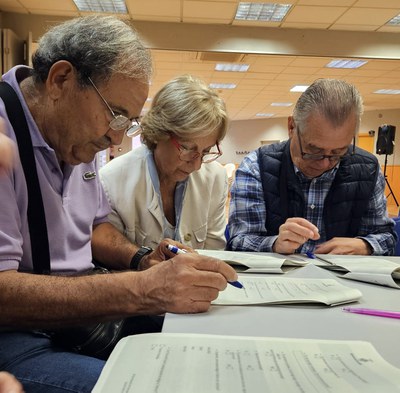 L'avaluació del servei de transport urbà per part del col·lectiu sènior s'ha fet en acabar el recorregut amb el bus, al Centre Sènior de Democràcia..
