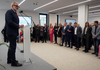 El paer en cap, Fèlix Larrosa, ha assistit a l'acte d'obertura de la nova seu del Col·legi Oficial de Metges de Lleida..