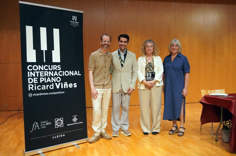 La regidora de Cultura, Pilar Bosch; el director artístic i director d’orquestra, Néstor Bayona; la directora de l’Auditori, Puri Terrado, i el president del jurat, Juan Floristán, un dels pianistes espanyols més reconeguts, a la roda de premsa per presentar el Concurs Internacional de Piano Ricard Viñes 2025.