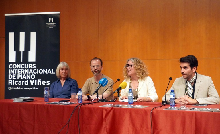 La regidora Pilar Bosch ha comentat algunes de les novetats d'enguany del Concurs Internacional de Piano Ricard Viñes.