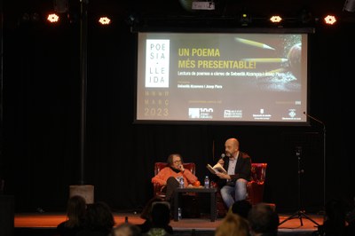 Lectura de poemes a càrrec de Sebastià Alzamora i Josep Piera sota el títol “Un poema més presentable!” al Festival Poesia Lleida.