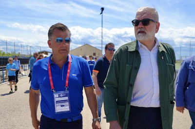 El paer en cap, Fèlix Larrosa, amb el president del club, Paco García, al partit de l'AEM contra l’Espanyol..