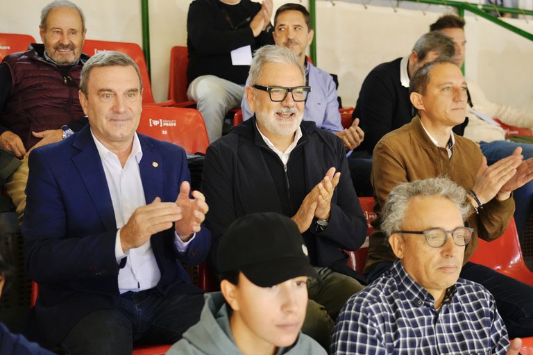 El paer en cap, Fèlix Larrosa, al costat del president del Llista, Enric Duch, durant el partit