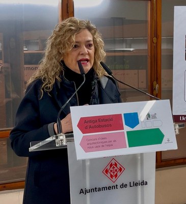 La regidora i portaveu de Junts, Violant Cervera, ha participat en la roda de premsa on s'han explicat les idees principals del concurs per transform….
