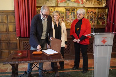 El moment de la signatura de l'acord.