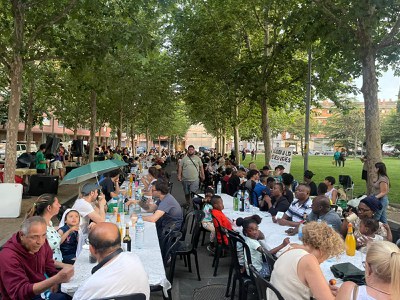 El Sopar de Barri ha tingut lloc a la plaça de les Magnòlies.