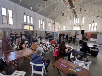 La Ponent FEST, Fira d’Economia Social i Transformadora de Ponent de l’ateneu cooperatiu Ponent Coopera, ha celebrat aquesta tarda el seu 7è aniversari al Mercat del Pla.