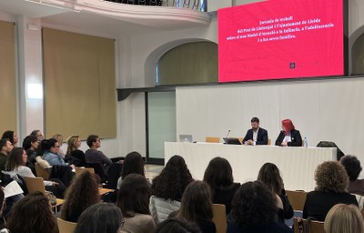 Un centenar de professionals de Lleida i el Prat de Llobregat han participat en la jornada educativa que la Paeria ha organitzat sobre els model d'at….