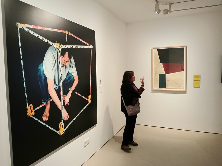 La geometria de la pintura de Dominica Sánchez (Pigment Gallery) s’ha infiltrat entre les recerques sobre l’espai d’Antoni Abad i Jesús Mauri