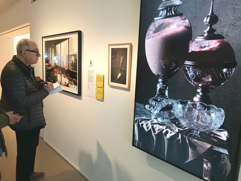 La natura morta de Pere Formiguera (La GaLeRia Batlle Argimon) contrasta amb el majestuós barroquisme del bodegó de Marina Núñez