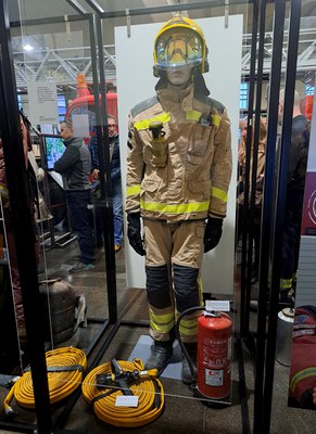 Un dels uniformes dels Bombers que s'exposa al Roda Roda en la mostra que commemora els 40 anys d'aquest cos..