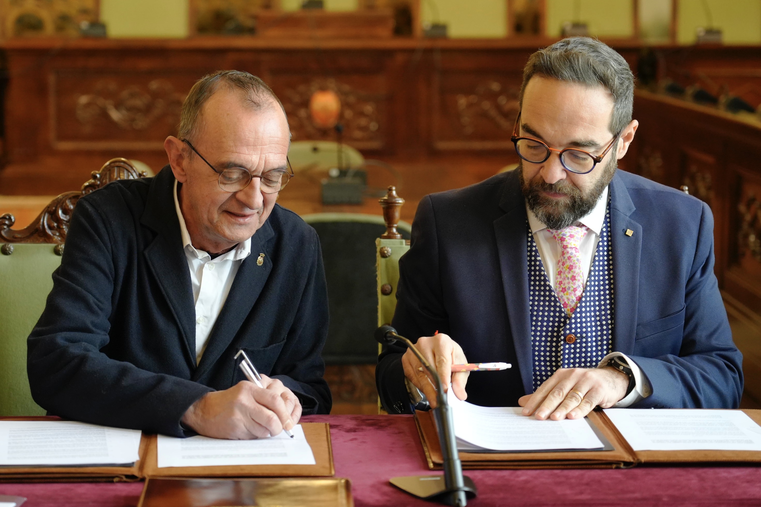 Pueyo i el conseller Fernàndez, avui al Saló de Sessions