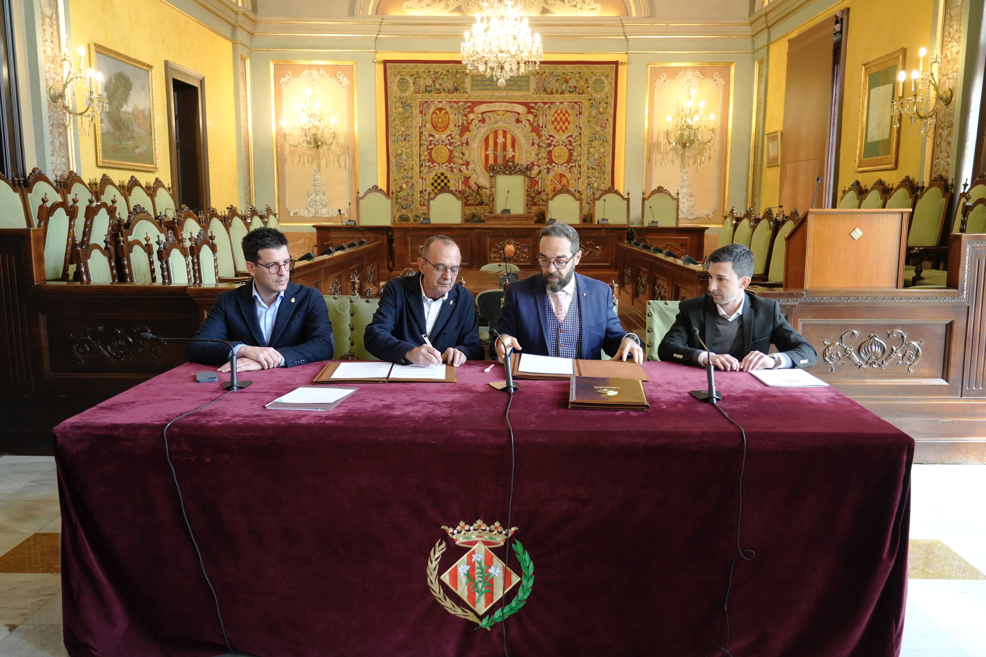 El moment de la signatura del conveni