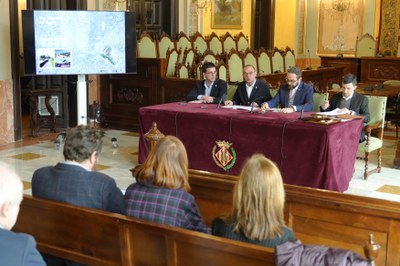 La presentació del projecte del nou baixador, avui al Saló de Sessions.