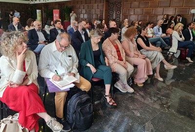 La regidora Pilar Bosch ha participat en l'assemblea de la Xarxa de Ciutats AVE a Saragossa..