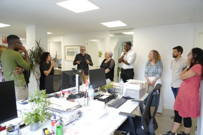 L'alcalde, les regidores i els regidors, en un altre moment de la visita a dependències municipals..
