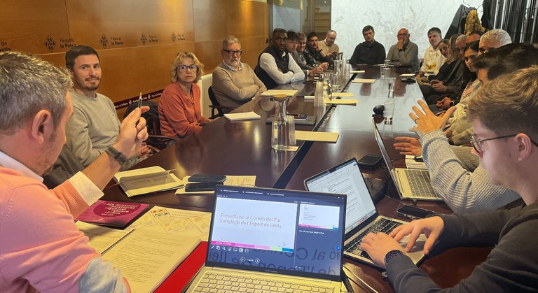 El paer en cap, Fèlix Larrosa, ha assegurat que aquest Pla és una eina fonamental perquè la ciutat avanci i es consolidi també com a capital esportiva.