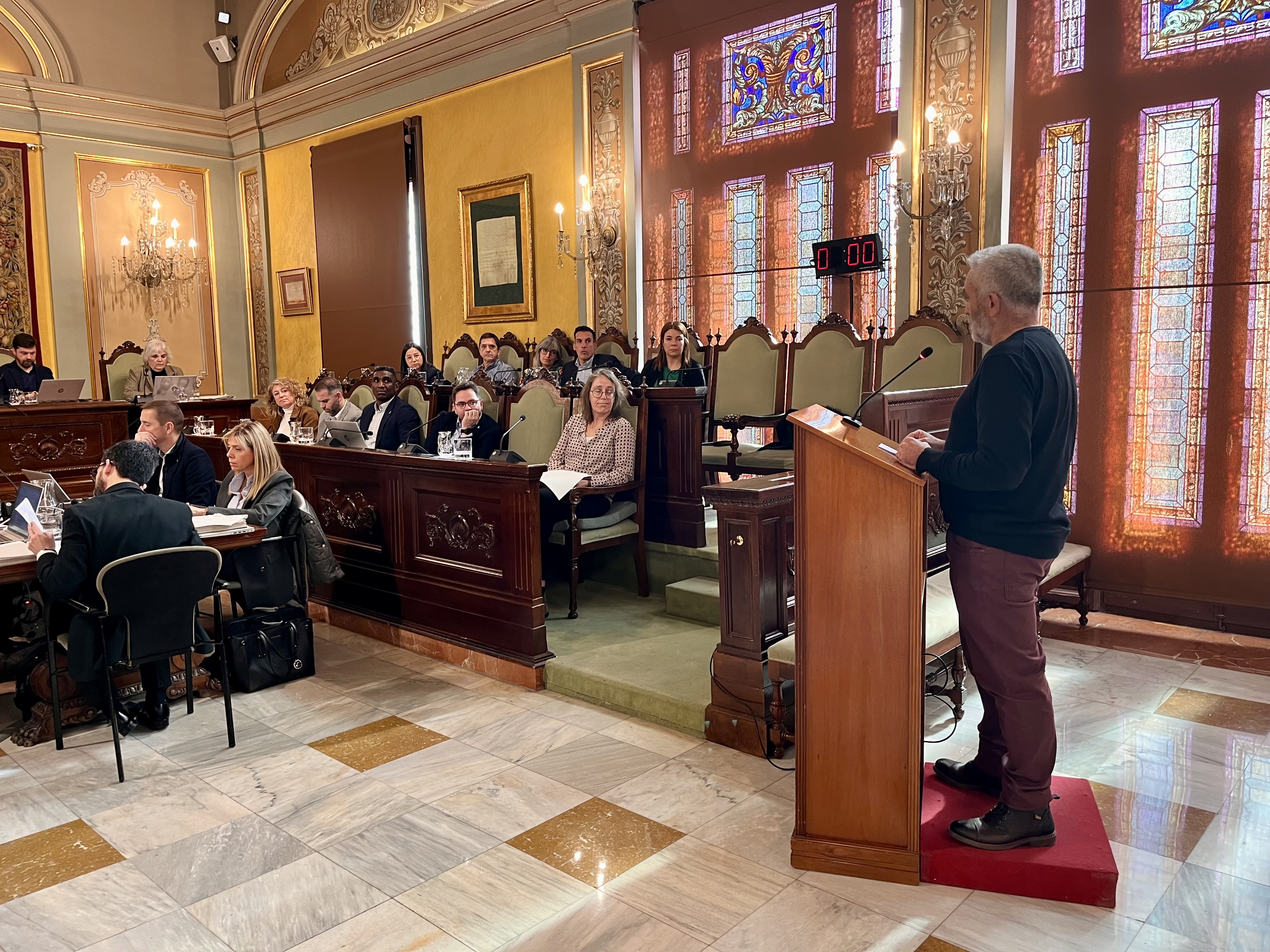 Guillem Boneu, alcalde pedani de Sucs, durant la seva intervenció al ple