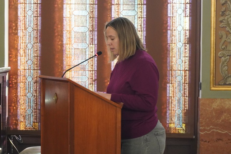 Declaració institucional en defensa d’una educació pública, catalana i de qualitat, que ha exposat Romina Masip, representant de les AFES de les Escoles Alba i Espiga.