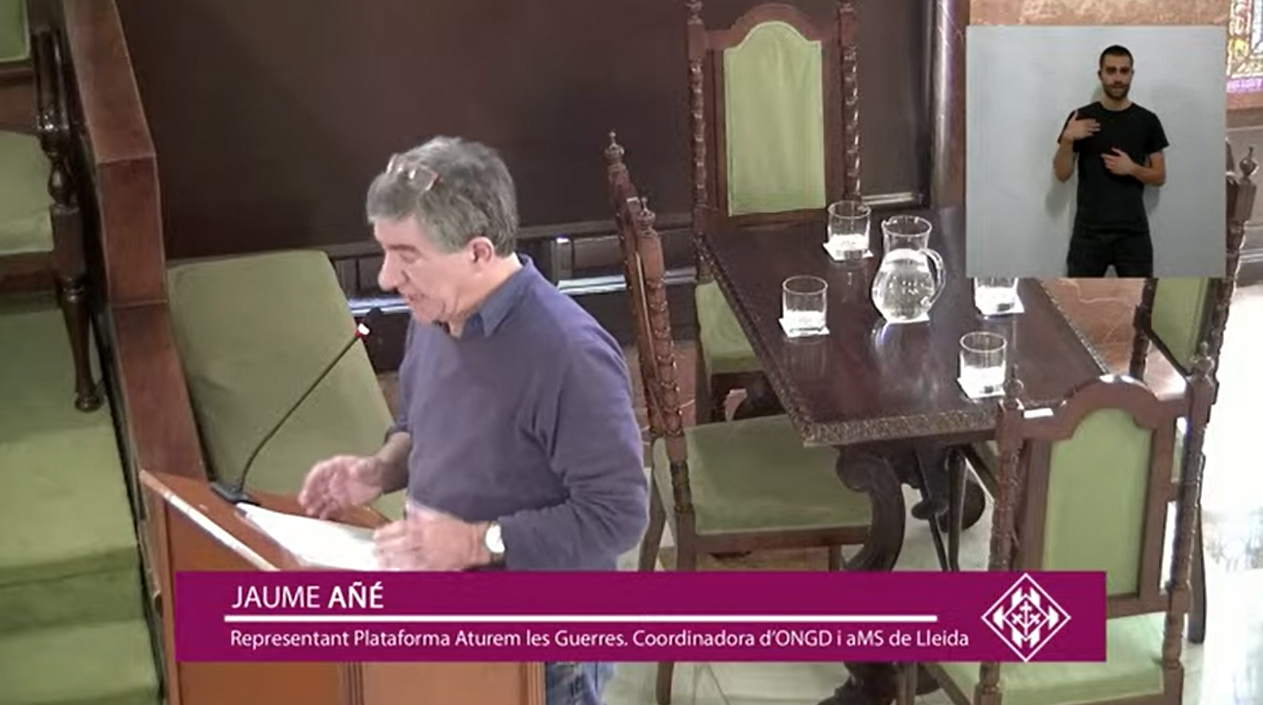 Jaume Añé, en representacióde la plataforma, ha argumentat la moció de la Coordinadora d’ONGD i la plataforma “Aturem les Guerres”, amb la col·laboració del Consell d’Infants i del Consell de Joves del Plenari d’Infants i Adolescents de Lleida, en defensa de la vida humana i del planeta, aturem les guerres.
