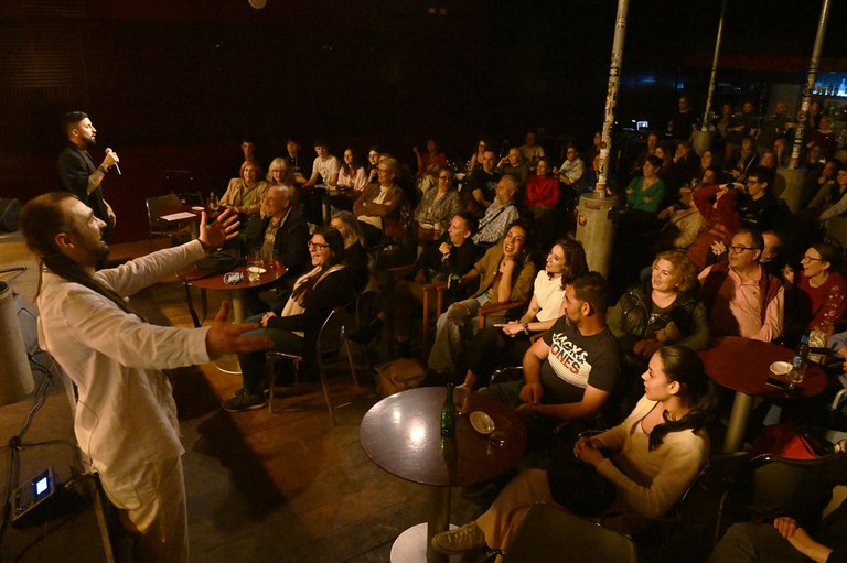 Espectacle al voltant de Joan Salvat-Papasseit, en el marc del festival Poesia Lleida, al Cafè del Teatre.