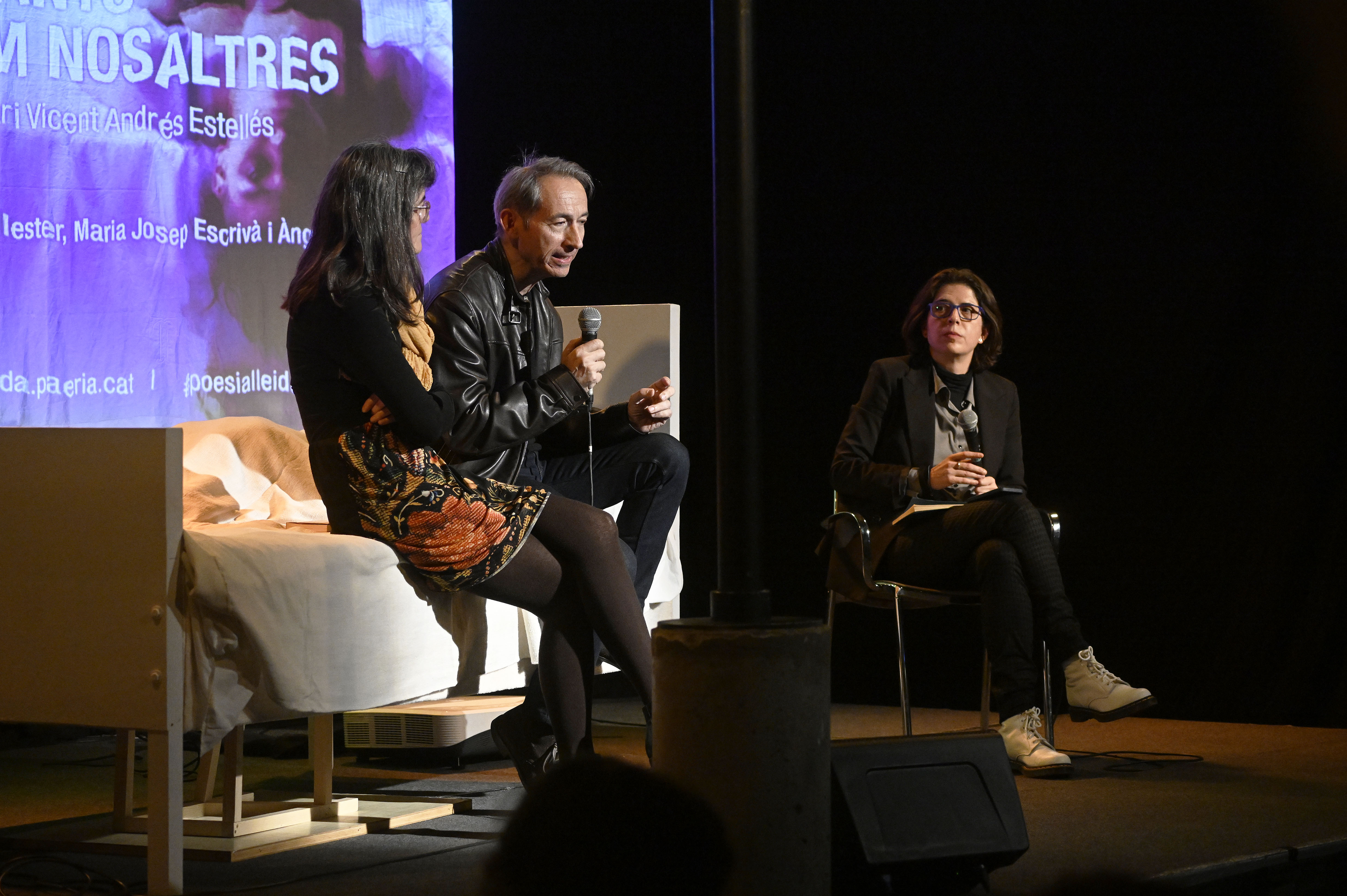Acció poètica el dimecres, amb Josep Ballester, Maria Josep Escrivà i Àngels Gregori, al Cafè del Teatre, en el marc del Poesia Lleida.