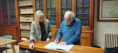 La donació l'ha fet Jaume Aluja, membre de l’Esquella Teatre, redactor del Pregó i també veu del Rei Carnestoltes.