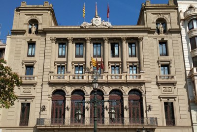 La façana de l'Ajuntament de Lleida, des de l'avinguda de Blondel..