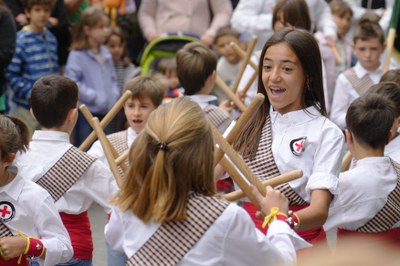 La Colla Bastonera infantil i juvenil del Pla de l'Aigua.