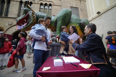 Entrega de la certificació pel lliurament del xumet al Marraco.
