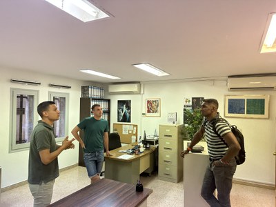 Durant la reunió, el regidor ha pogut conèixer de primera mà els serveis que ofereix el CES.