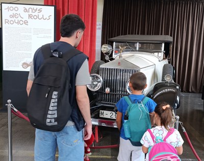 Un aspecte de l'exposició de la Peça del Trimestre dedicada al Rolls Royce Phantom I..