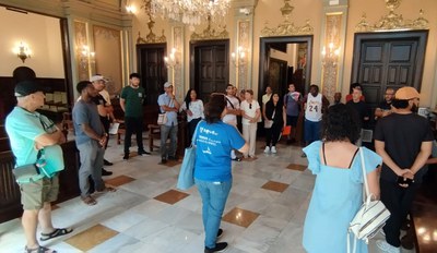 El Servei d'Acollida Municipal afavoreix la integració i l’intercanvi cultural amb visites comentades a equipaments de la ciutat. A la imatge, visita….