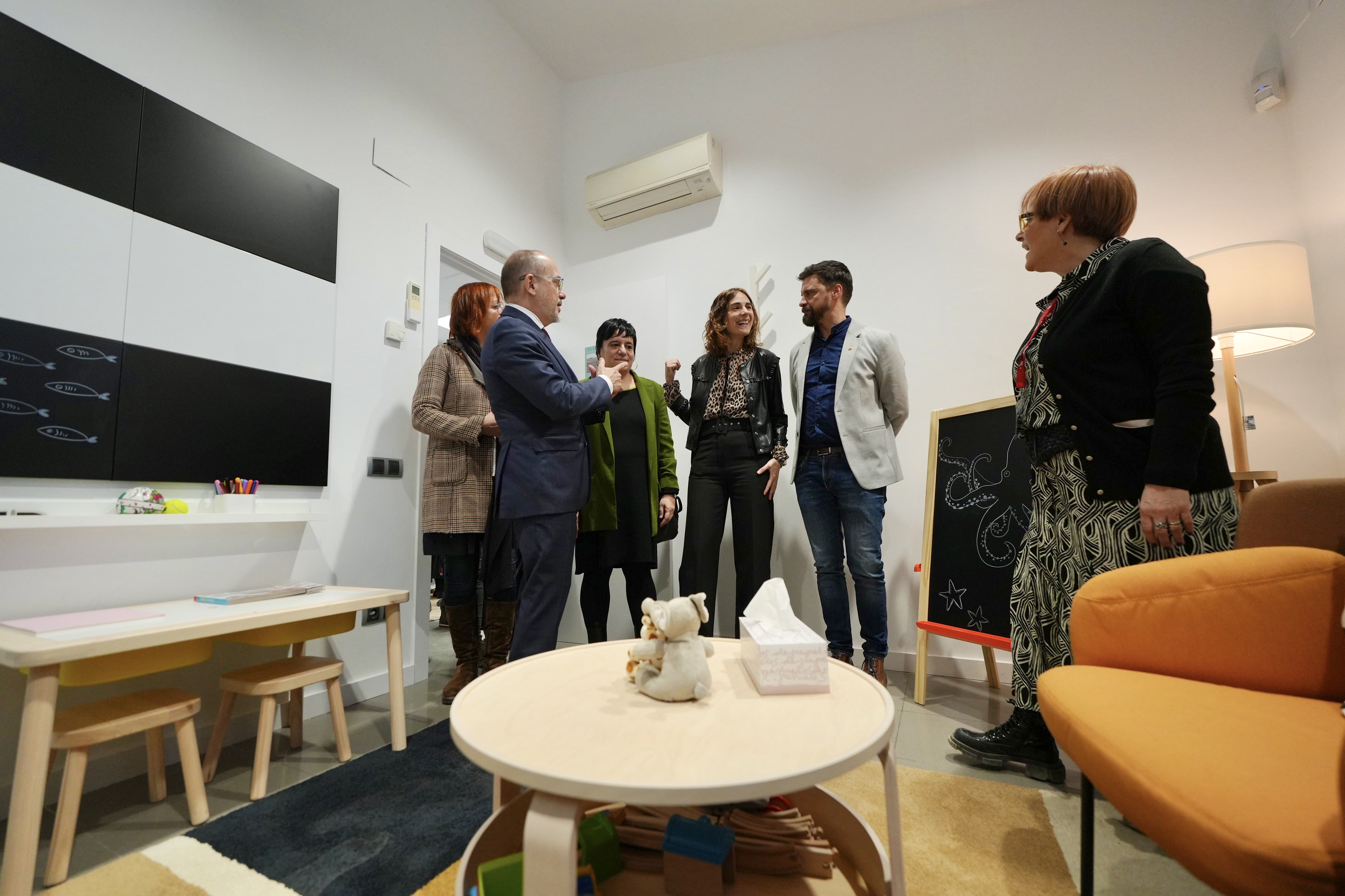 És un model d'atenció integral en què tots els departaments que intervenen en un cas d'abús sexual infantil es coordinen i treballen conjuntament