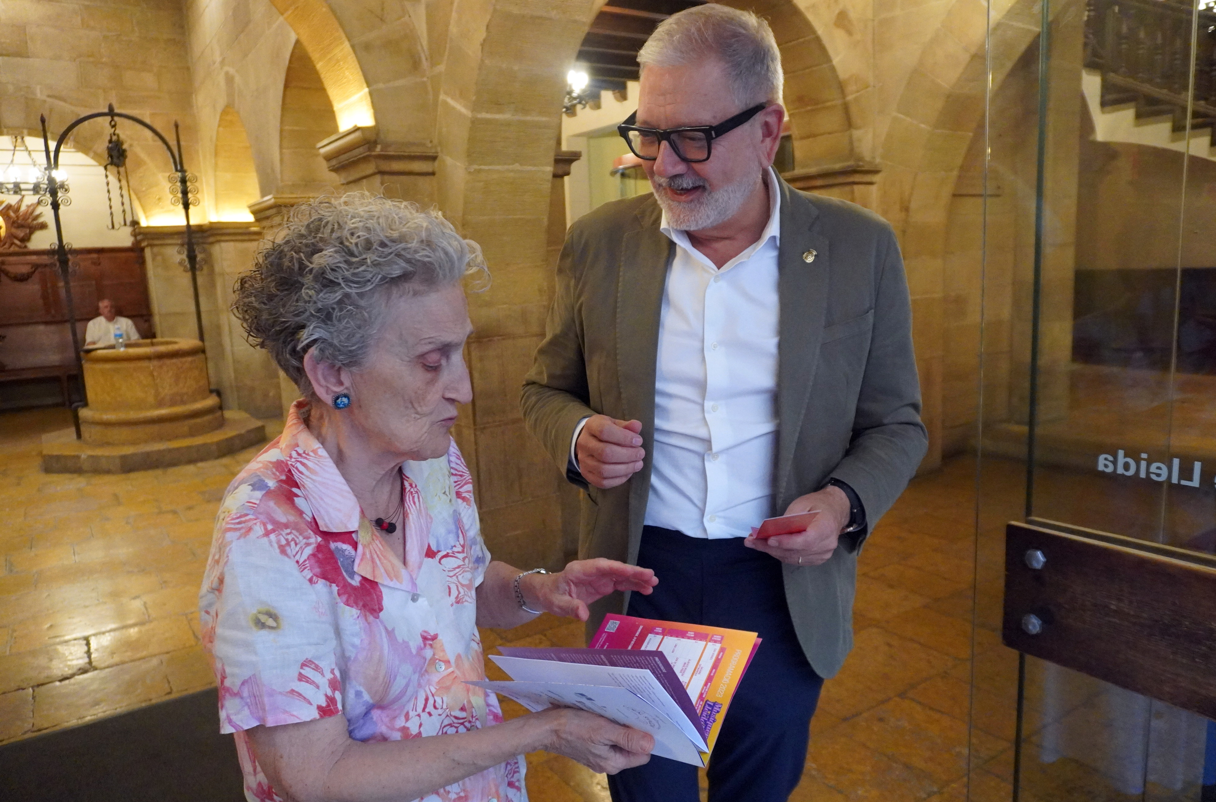L'alcalde Larrosa i Carme Valls, aquesta tarda, moments abans de començar el Musiquem Lleida!