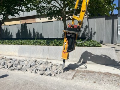 Reparació de la vorera de formigó del c. Ton Sirera.