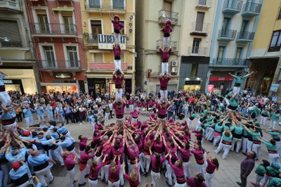 Els pilars de comiat de la diada d'avui a la plaça Paeria.