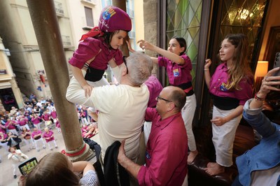 L'alcalde ha recollit a l'anxaneta al balcó de la Paeria, com és tradició.