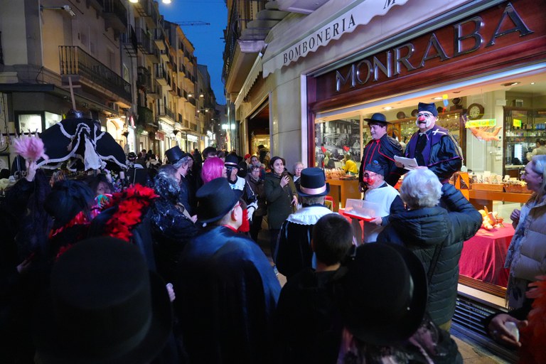El Carnaval de Lleida 2024 s’acomiada amb la celebració de la Vetlla de les Despulles del Pau Pi i l’Enterro de la Sardina