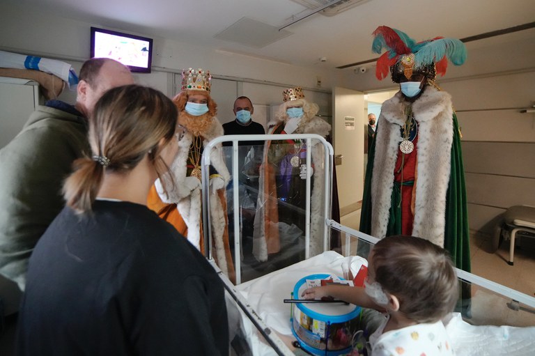 La màgia dels Reis d'Orient arriba també als infants ingressats a l'hospital universitari Arnau de Vilanova