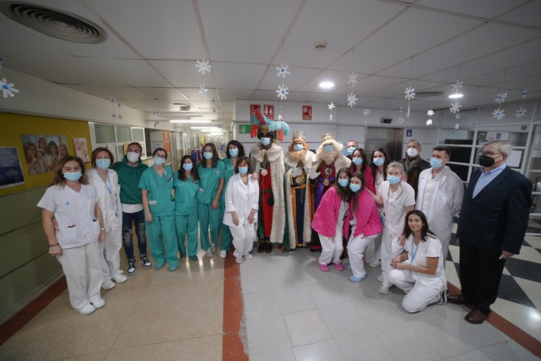 Els "Reixos" han saludat el personal sanitari que aquest matí està operatiu als serveis de pediatria de l'Hosiptal Universitari Arnau de Vilanova
