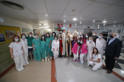 Els "Reixos" han saludat el personal sanitari que aquest matí està operatiu als serveis de pediatria de l'Hosiptal Universitari Arnau de Vilanova.