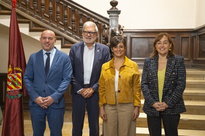 El delegat del govern a Catalunya, l'alcalde, la ministra i la consellera, a la Paeria.
