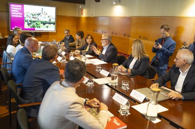 Reunió de treball de l'alcalde amb la ministra i la consellera sobre les polítiques d'habitatge.