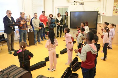 Els nens i nenes de l’escola Magí Morera de Lleida treballen la integració i milloren el seu rendiment acadèmic a través de la música de violí.